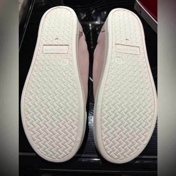 Brand New AE Blush Slip On Canvas Runners - Picture 2 of 4